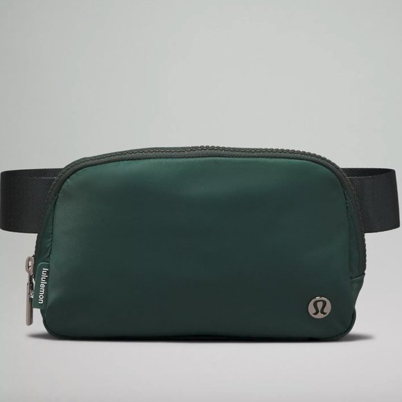 NWT lululemon Everywhere Belt Bag 1L in Medium Forest Dark Forest - Picture 1 of 9